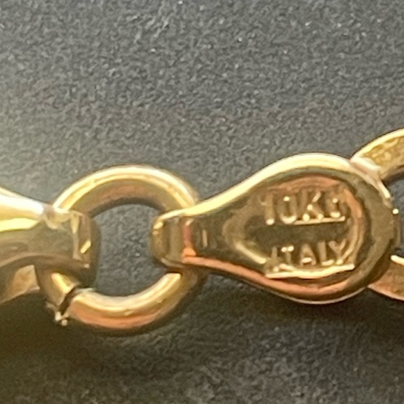 Gold Chain Necklace
Hollow Paperclip Necklace 10K Yellow Gold 18" - Picture 7 of 7